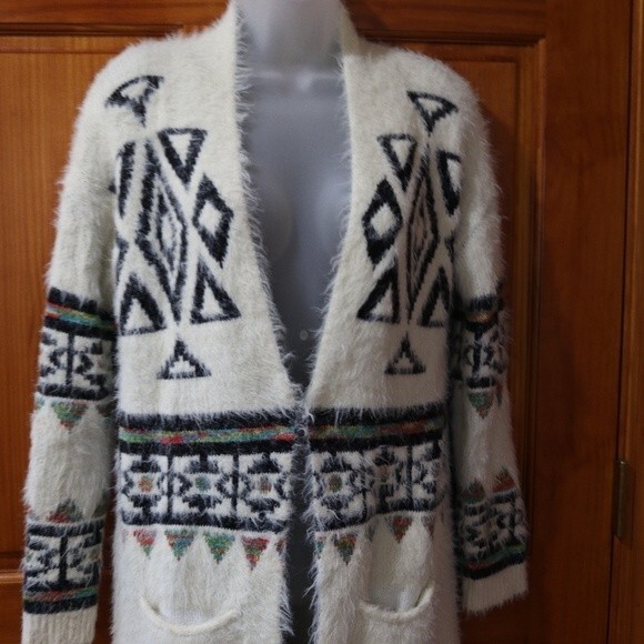 Sequin Hearts Aztec Print Fuzzy Long Line Blanket Cardigan Sweater Med - Picture 3 of 15